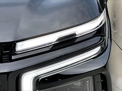 Used 2025 Chevrolet Tahoe High Country AWD/4WD image 28