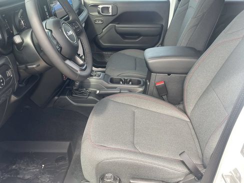 New 2025 Jeep Gladiator Rubicon w/ Safety Group AWD/4WD image 4