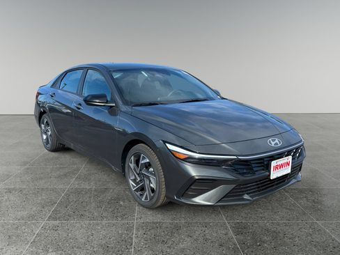 New 2025 Hyundai Elantra Sport image 7