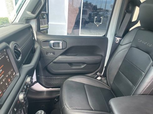 Used 2023 Jeep Wrangler Unlimited Sahara AWD/4WD image 32