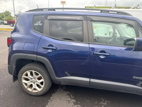 Used 2017 Jeep Renegade Latitude w/ Advanced Technology Group AWD/4WD image 11