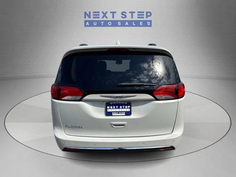 Used 2019 Chrysler Pacifica Touring-L Plus w/ Advanced Safetytec Group FWD image 7
