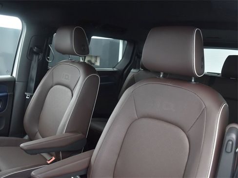 New 2025 Volkswagen ID. Buzz Pro S image 9