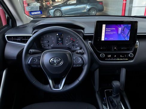 Used 2025 Toyota Corolla Cross LE FWD image 14
