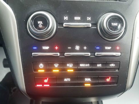 Used 2019 Lincoln MKC Premiere image 16