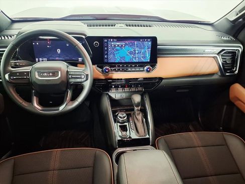 Used 2025 GMC Canyon AT4 image 3