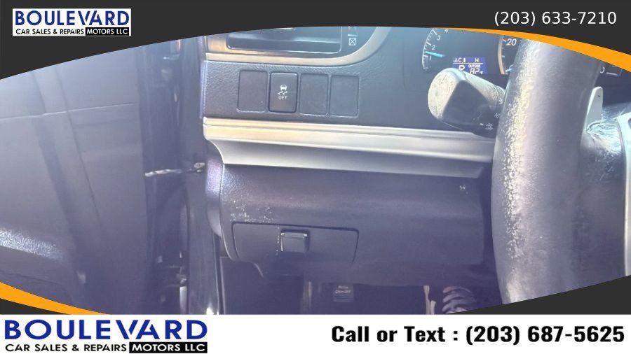 Used 2012 Toyota Camry SE FWD image 16