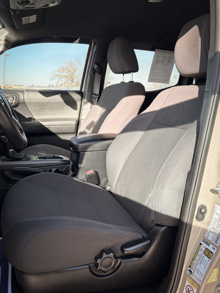 Used 2018 Toyota Tacoma TRD Off-Road AWD/4WD image 24