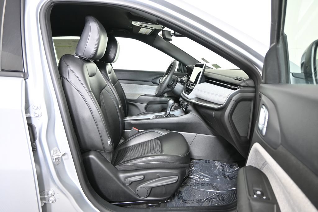 Used 2024 Jeep Compass Latitude AWD/4WD image 13