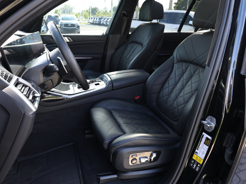 Used 2024 BMW X7 xDrive40i w/ M Sport Package AWD/4WD image 18