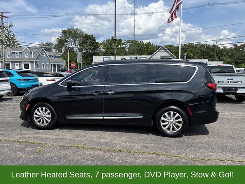 Used 2017 Chrysler Pacifica Touring-L FWD image 4