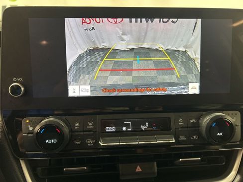 Used 2025 Toyota Grand Highlander AWD image 27