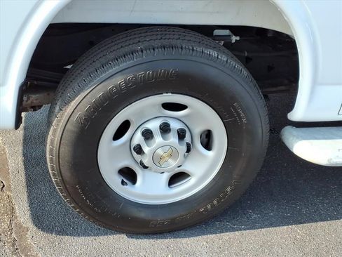 Used 2025 Chevrolet Express 2500 w/ Driver Convenience Package RWD image 17