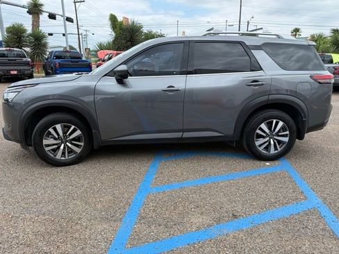 Certified 2024 Nissan Pathfinder SL image 4