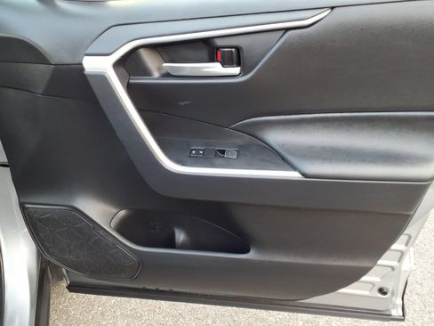Used 2025 Toyota RAV4 XLE FWD image 21