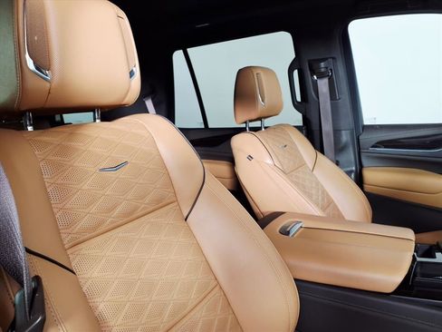 Certified 2021 Cadillac Escalade Premium Luxury w/ Driver Assist Tech Package image 11