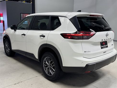 Used 2024 Nissan Rogue S AWD/4WD image 5
