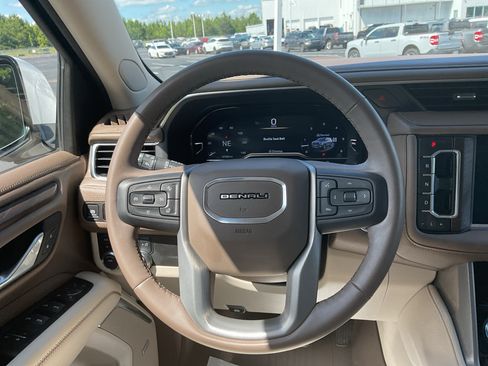 Used 2024 GMC Yukon Denali AWD/4WD image 14