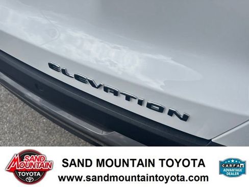 Used 2025 GMC Terrain Elevation w/ Technology Package II AWD/4WD image 9