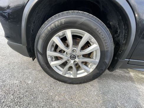 Used 2018 Nissan Rogue SV w/ Premium Package image 26