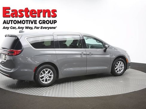 Used 2023 Chrysler Pacifica Touring-L FWD image 43
