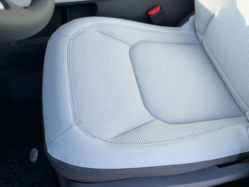 Certified 2025 Land Rover Defender 110 X-Dynamic SE image 34