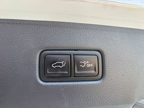 Used 2025 Kia Carnival EX FWD image 37