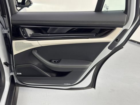 Used 2024 Porsche Panamera 4 w/ Premium Package image 49