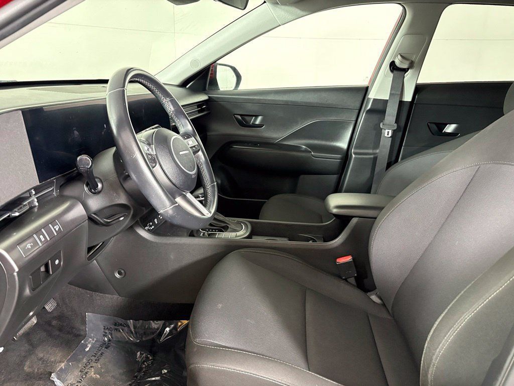 Used 2025 Hyundai Kona SEL FWD image 21