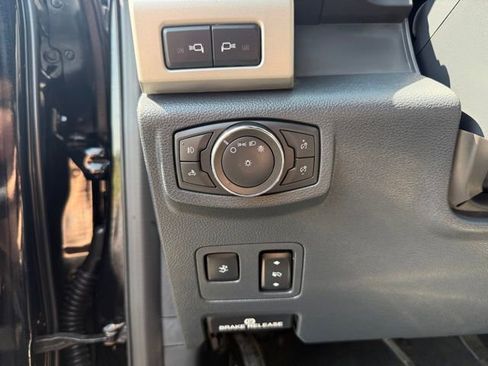 Used 2022 Ford F250 Lariat w/ Black Appearance Package image 9