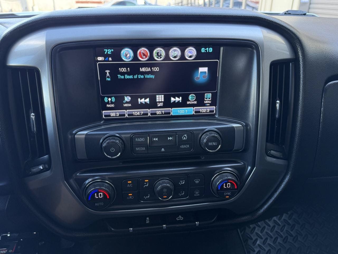 Used 2018 Chevrolet Silverado 1500 LT w/ LT Eassist Package AWD/4WD image 21