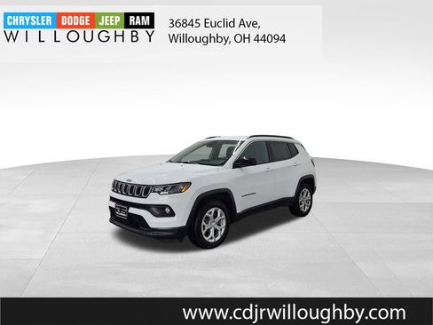 Used 2024 Jeep Compass Latitude AWD/4WD image 1