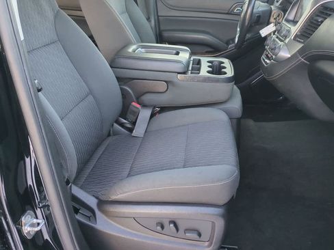 Used 2017 Chevrolet Suburban LS image 21