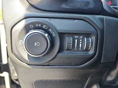 Used 2022 Jeep Wrangler Unlimited Sport AWD/4WD image 25