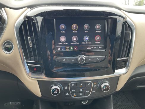 Used 2022 Chevrolet Traverse LS image 10