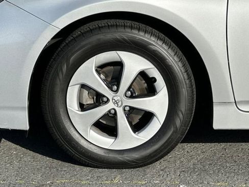 Used 2014 Toyota Prius Two image 28