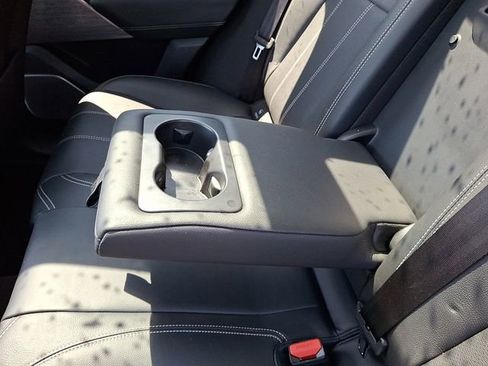 Used 2018 Land Rover Range Rover Velar S image 14