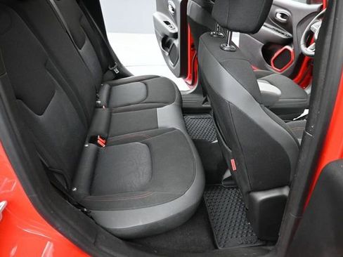 Used 2023 Jeep Renegade Trailhawk AWD/4WD image 19
