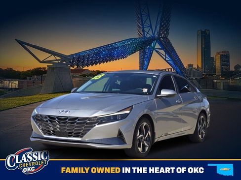 Used 2023 Hyundai Elantra Limited image 3