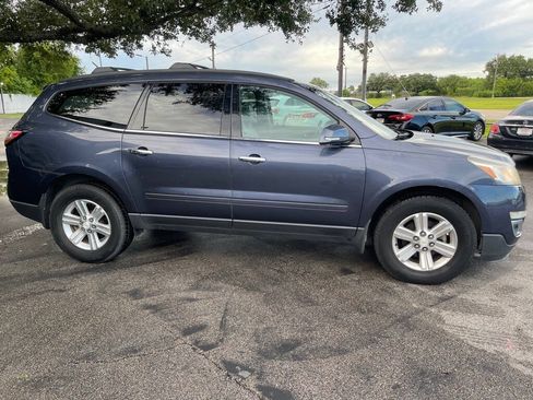 Used 2017 Chevrolet Traverse LT FWD image 4