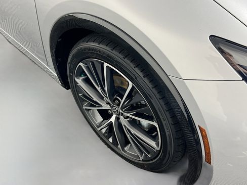 Used 2024 Toyota Prius Limited FWD image 13