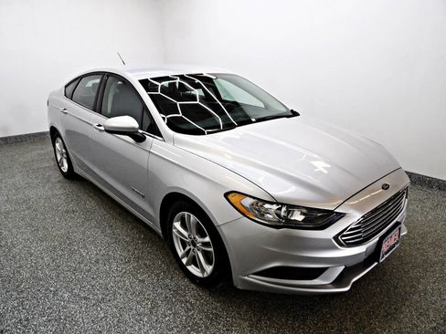 Used 2018 Ford Fusion SE image 3
