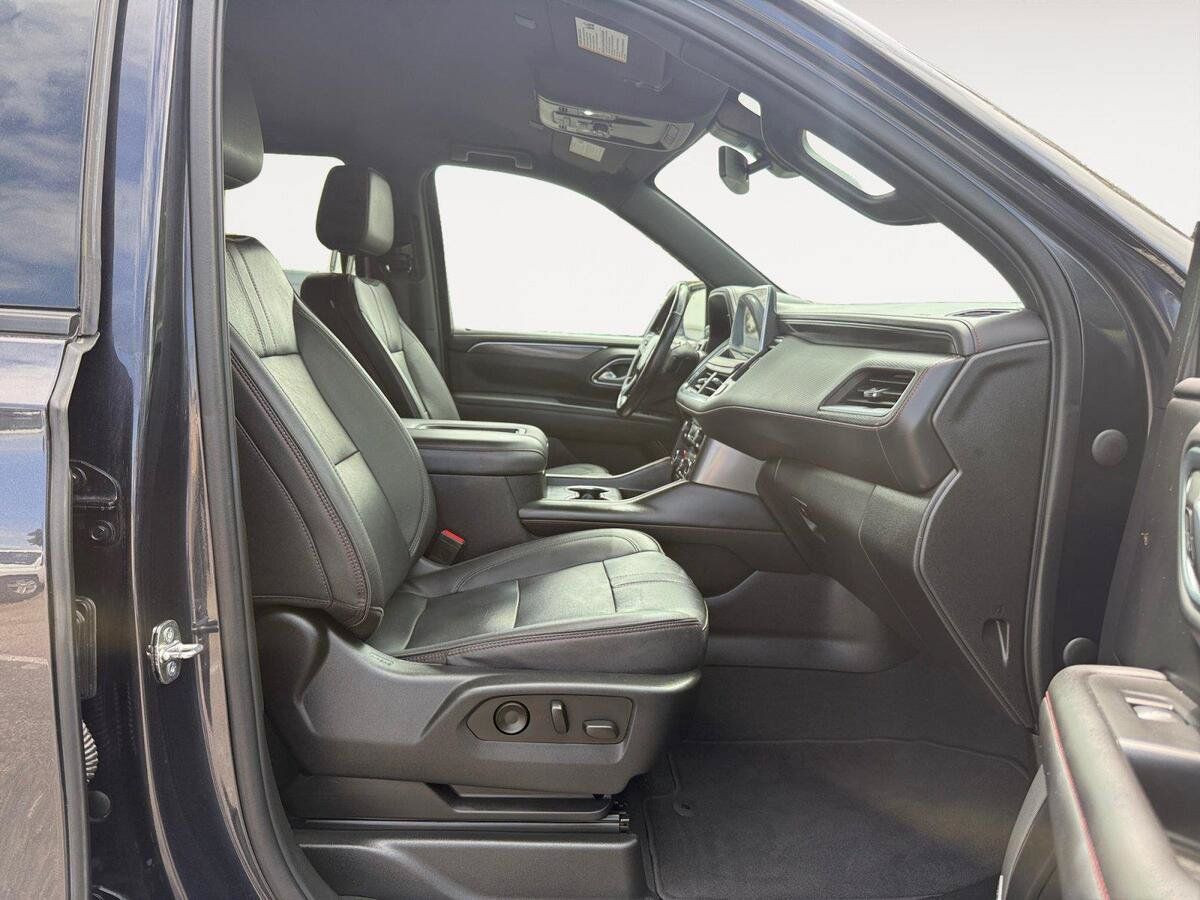 Used 2022 Chevrolet Tahoe RST w/ Luxury Package AWD/4WD image 15