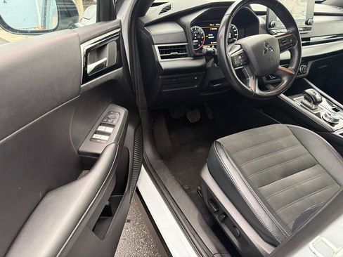 Used 2024 Mitsubishi Outlander AWD image 22