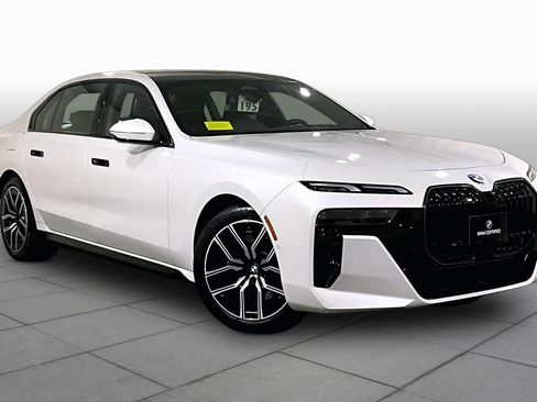 Used 2026 BMW 740i xDrive AWD/4WD image 2