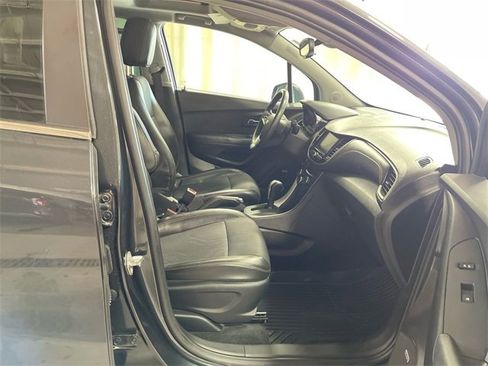 Used 2017 Chevrolet Trax LT image 24