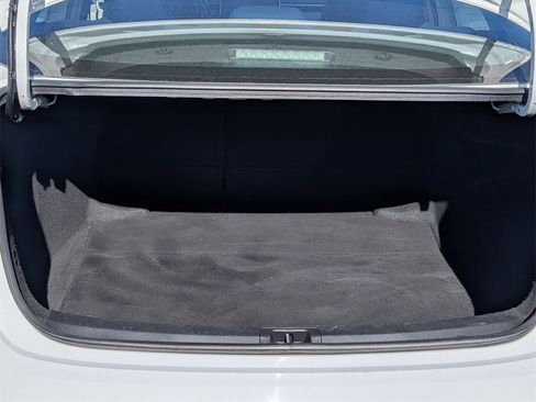 Used 2021 Toyota Corolla LE image 28