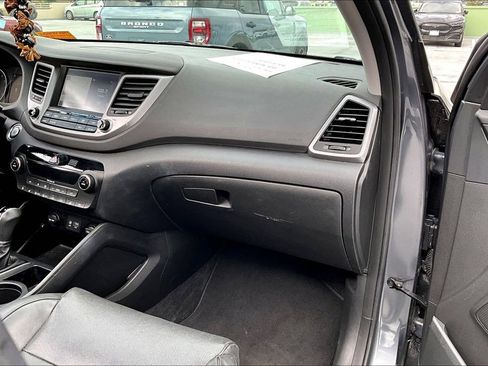 Used 2016 Hyundai Tucson Limited w/ Option Group 03 FWD image 16