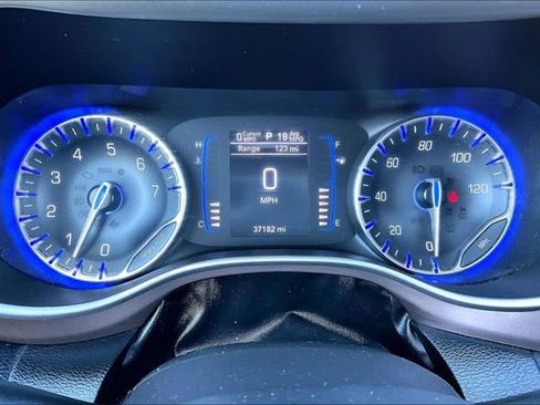 Used 2022 Chrysler Voyager LX image 15