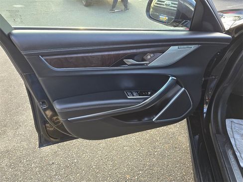 Used 2022 Jaguar XF R-Dynamic SE image 22